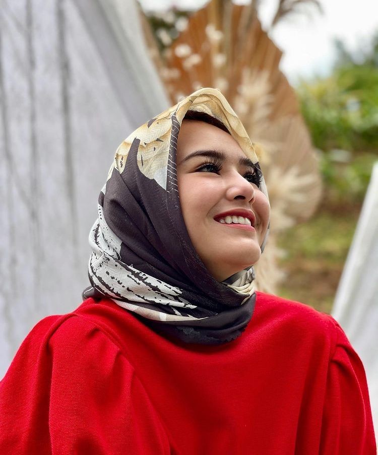 Adem, 10 Potret Amanda Manopo dengan Balutan Busana Hijab