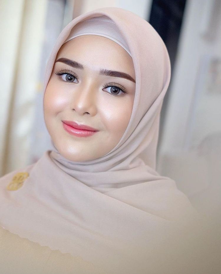 Disebut Salihah, 10 Gaya Pemotretan Amanda Manopo Kenakan Hijab