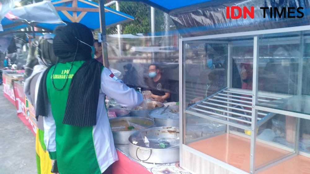 Borong Takjil, Warga Balikpapan Serbu Pasar Ramadan