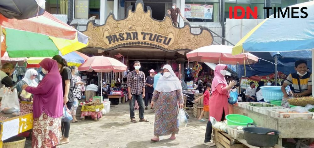 Kala Wagub Nunik dan Wali Kota Eva Kompak Tinjau Sampel Makanan di Pasar