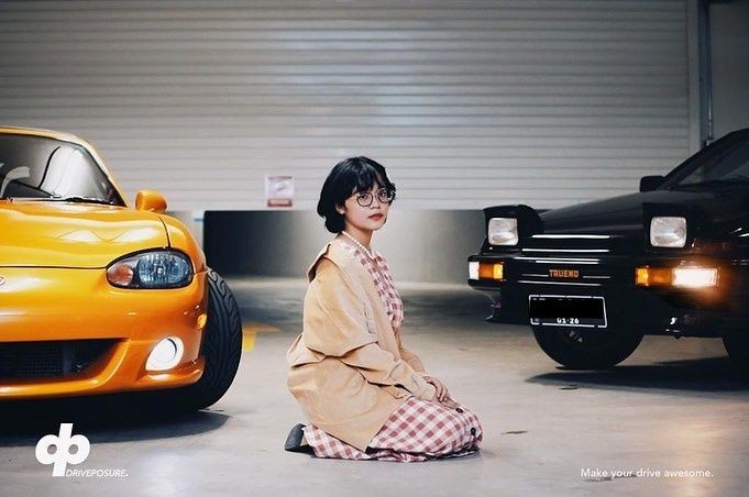 Style Klasik! 10 Potret Cinta Kuya dengan Koleksi Mobil Lawasnya