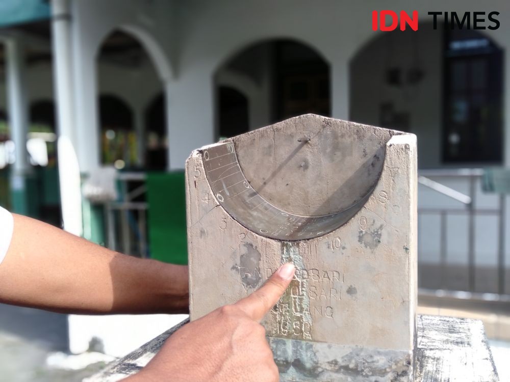 Unik, Jam Matahari Jadi Penanda Waktu Salat di Masjid Kauman Pandak