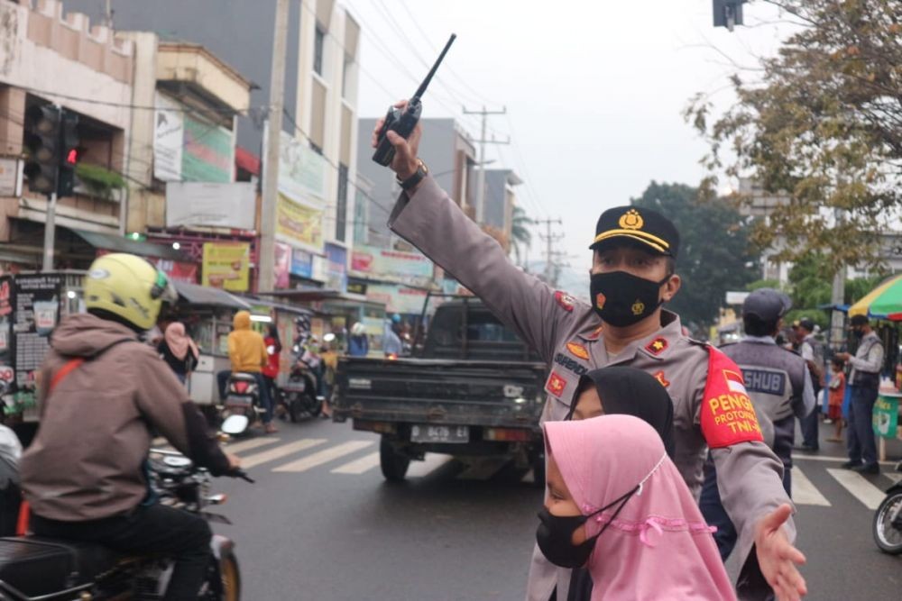 Ngabuburit Saat Pandemi, Warga Kabupaten Bandung Abaikan Prokes