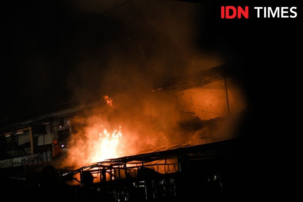 Kebakaran Lahap Lokasi Lokasi Belakang Pasar Curug Tangerang