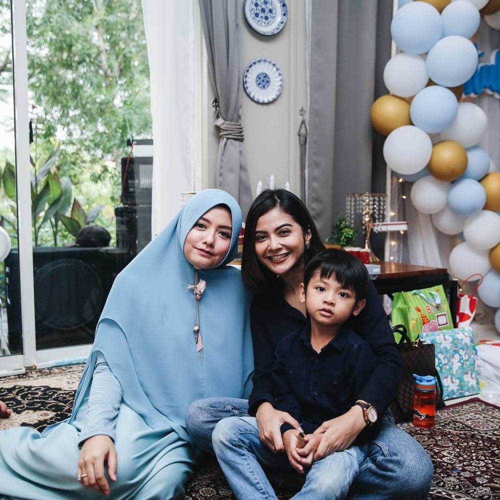10 Potret Tika dan Tiwi eks T2 setelah Bersahabat Selama 16 Tahun