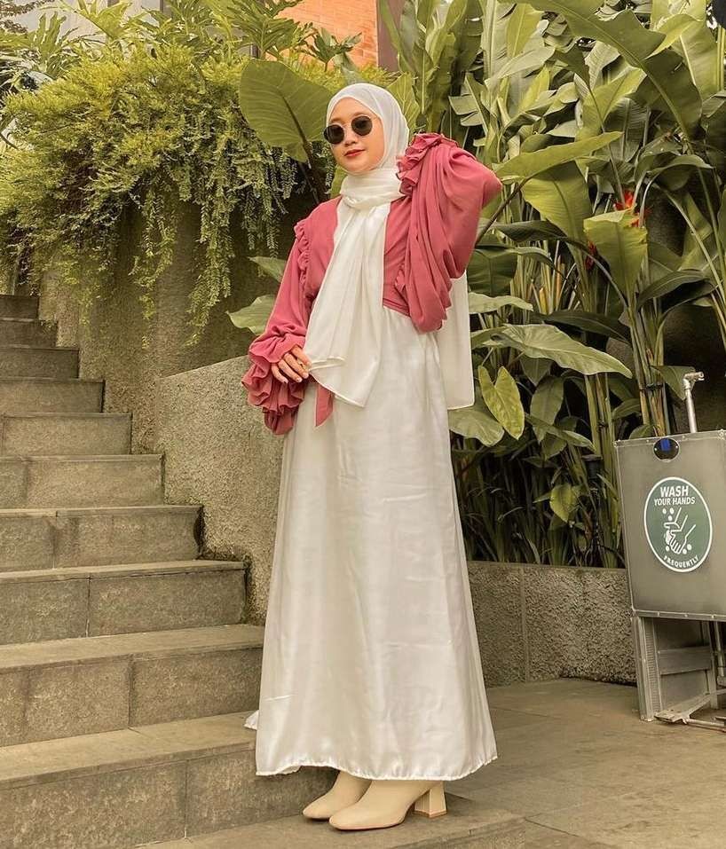 Ide Styling Outfit Ruffle Yang Lagi Hits, Gaya Kece Hijabers