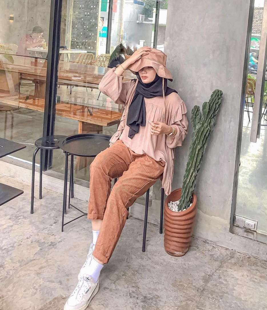 Ide Styling Outfit Ruffle Yang Lagi Hits, Gaya Kece Hijabers