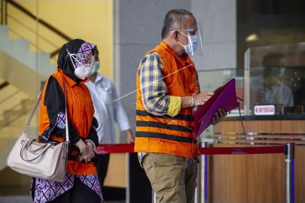 Ade Barkah-Siti Aisyah, Tersangka Dugaan Korupsi Banprov Indramayu