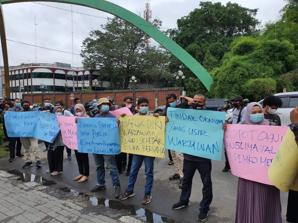 Jurnalis Kembali Geruduk Pemko Medan, Bobby Belum Juga Muncul