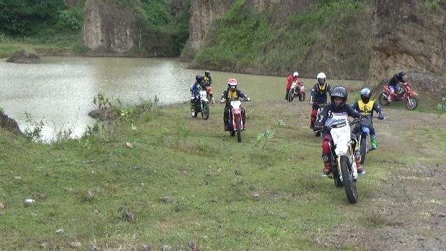 Pacu Adrenalin, Warga Semarang Ngabuburit Ngetrail di Bukit