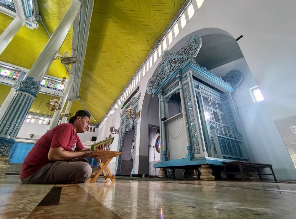 Menikmati Interior Masjid Bersejarah di Tulungagung
