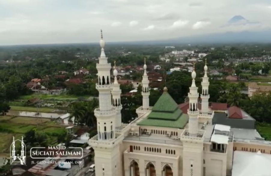 Perjalanan Suciati Berdagang 5 Ekor Ayam hingga Bangun Masjid Megah