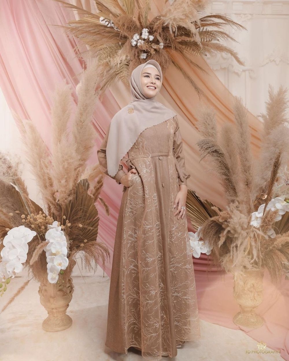 10 Potret Amanda Manopo Mengenakan Gamis, Mirip Bu Haji
