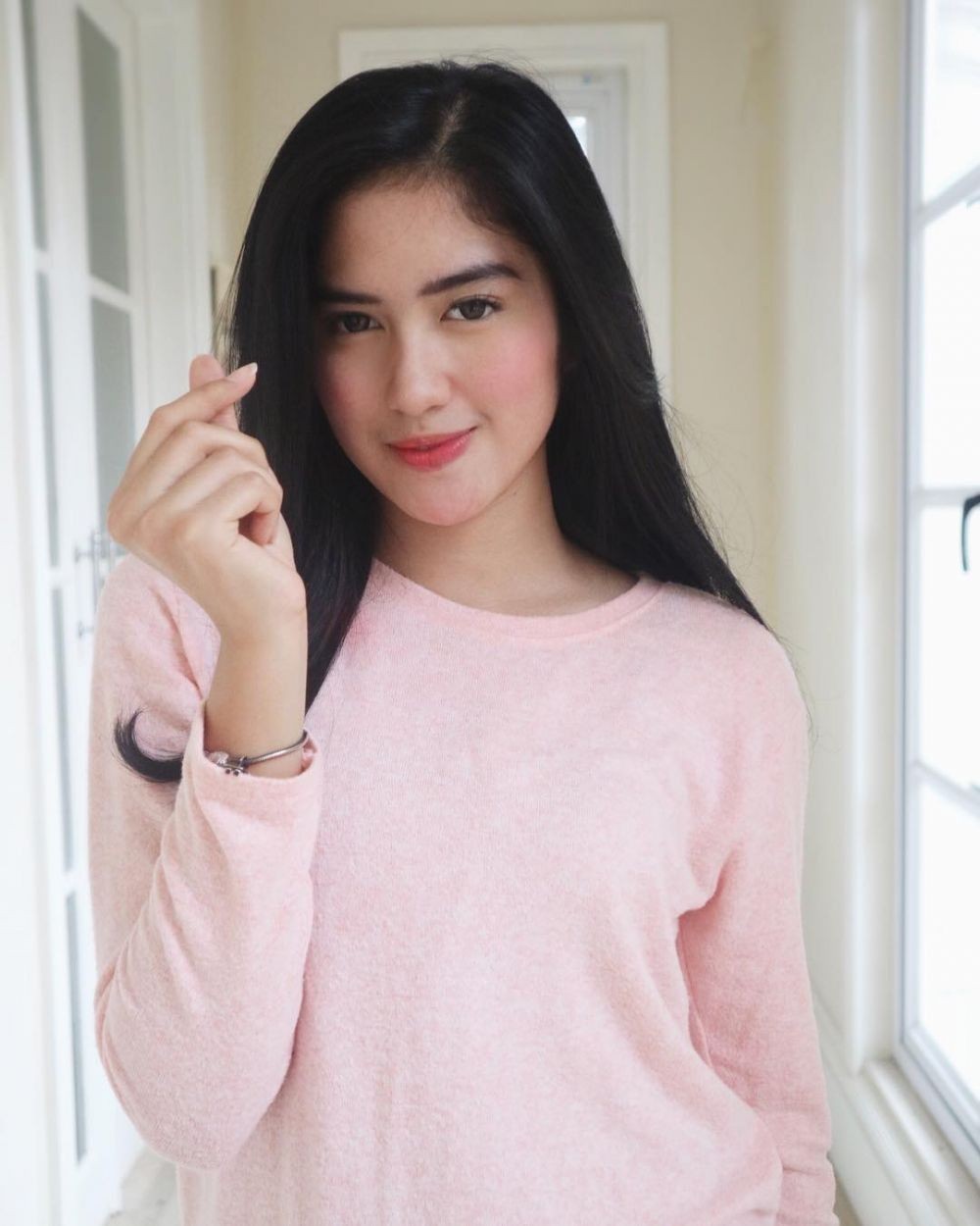 Bahagia, 10 Potret Ochi Rosdiana 'Ronaldowati' yang Segera Menikah