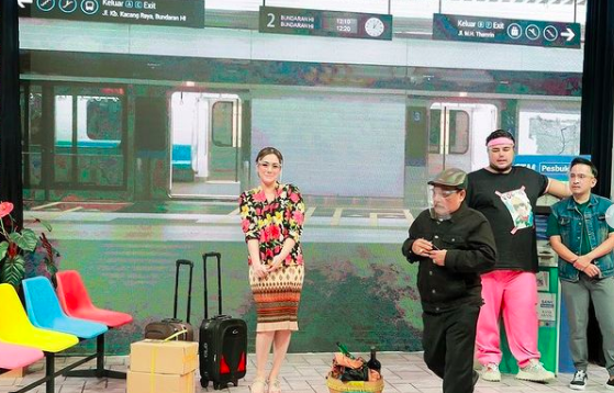 Tampil Lagi di Acara Ramadan, 10 Potret Syuting Celine Evangelista