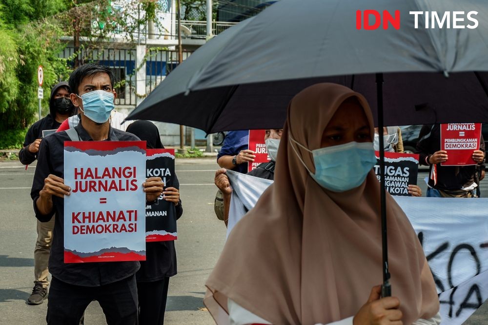 Bobby Belum Minta Maaf, Jurnalis Tabur Bunga di Depan Balai Kota Medan