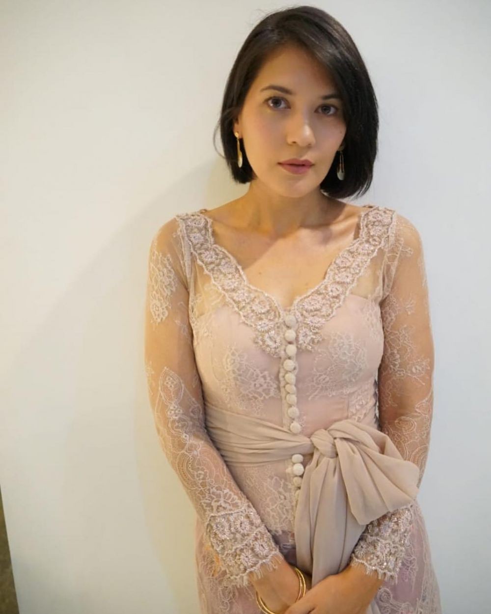 Wow, 12 Potret Artis Masa Kini yang Berkebaya bak Kartini