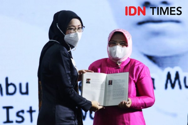 Hari Kartini, Bupati Perempuan Pertama Purwakarta Luncurkan Buku