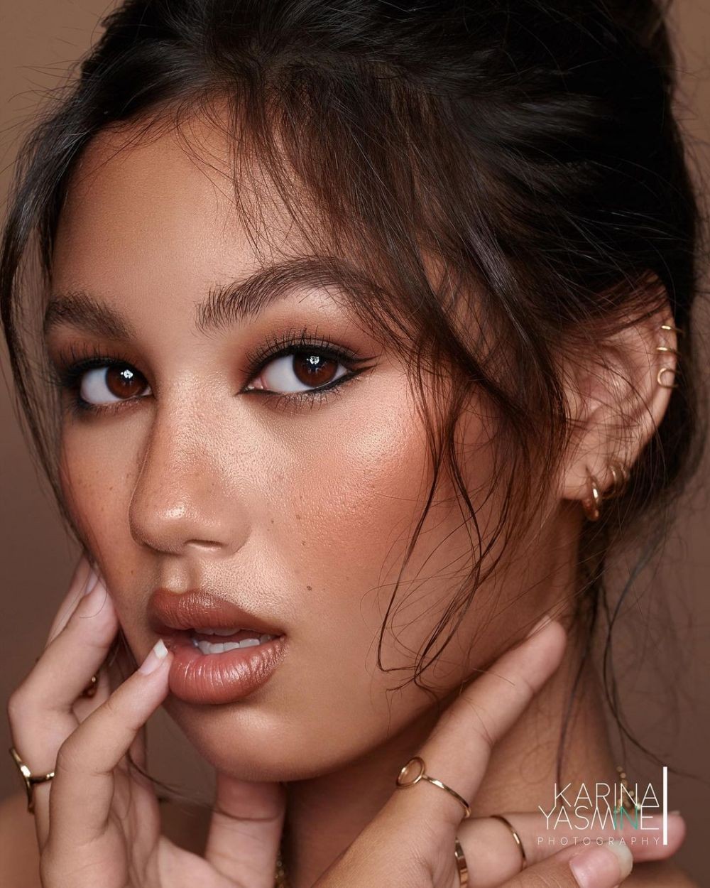 10 Photoshoot Saskia Chadwick Tampil Dewasa, padahal Masih 14 Tahun!