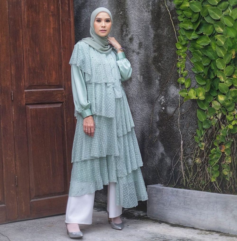 OOTD Kondangan Hijab ala Seleb, Model Berpayet hingga Polos