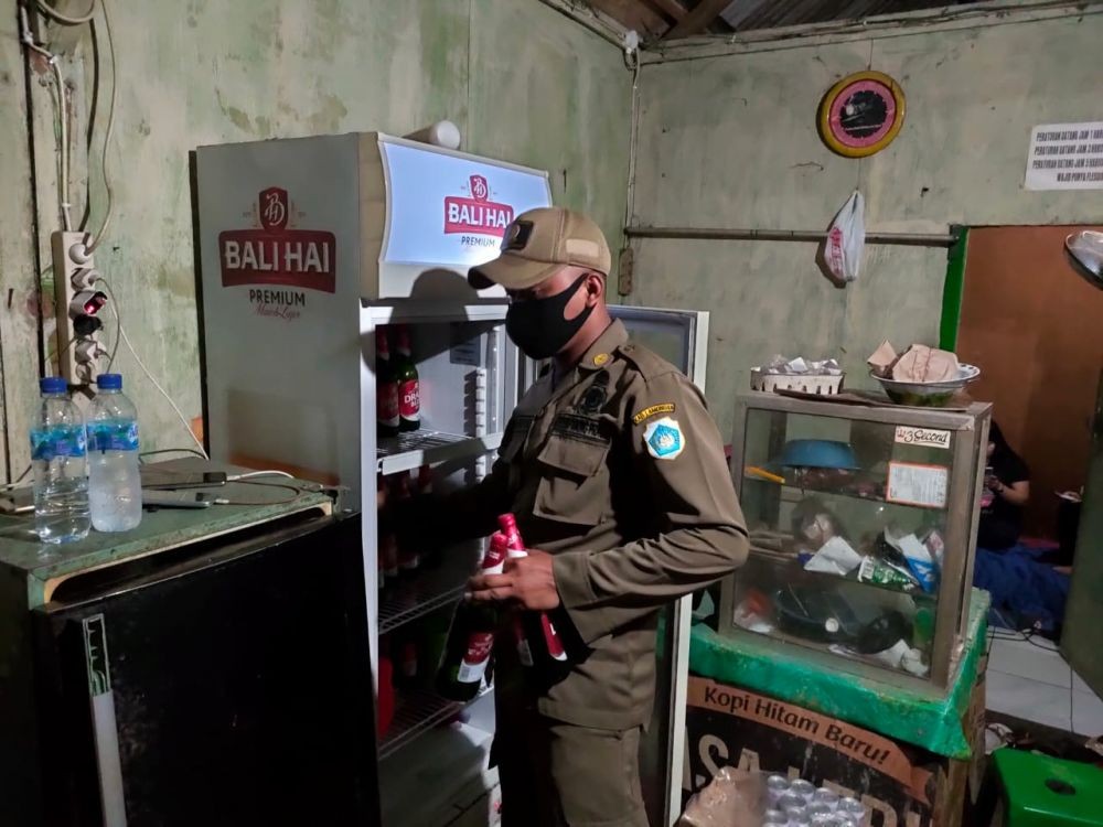 Operasi Ramadan, 16 Pramusaji Cafe Diamankan