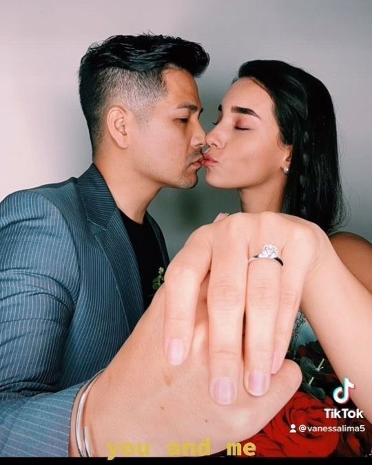 So Sweet, 10 Foto Romantis Erick Iskandar Akhirnya Lamar Vanessa Lima
