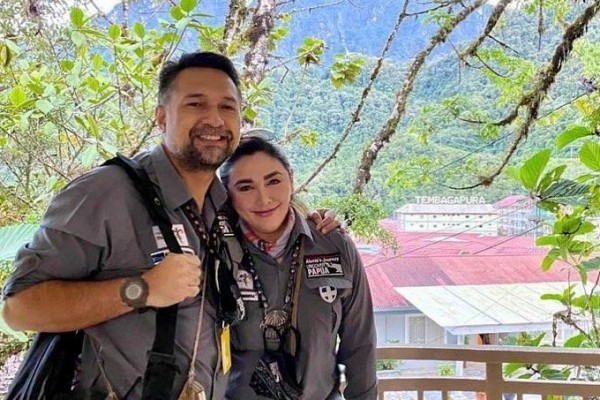 17 Tahun, 10 Potret Pernikahan Nia Zulkarnaen dan Ari Sihasale