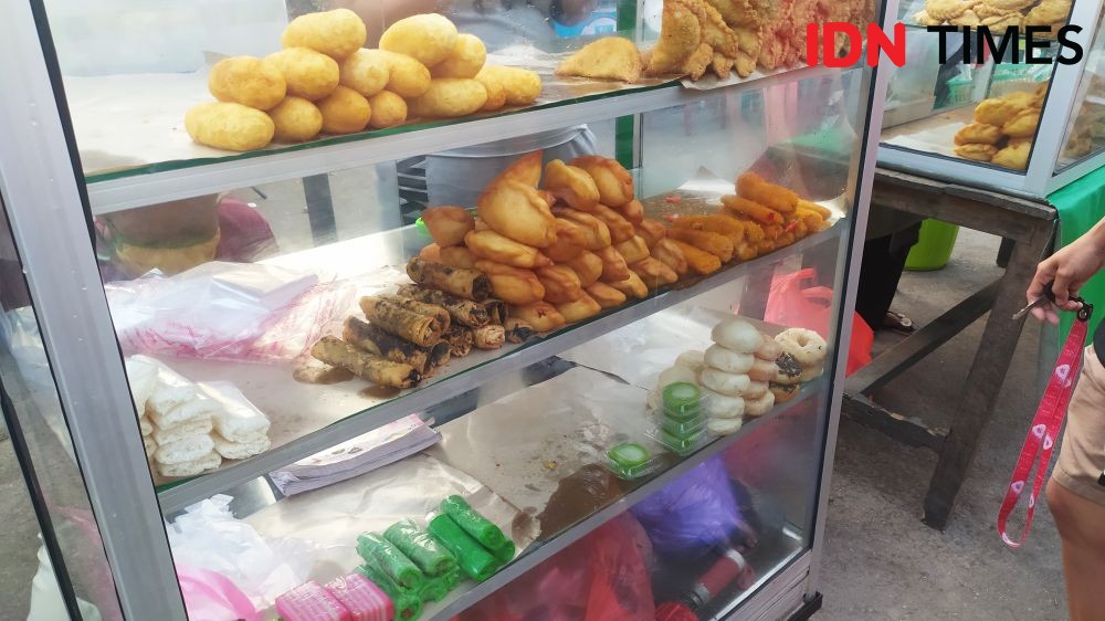 Geliat Penjual Aneka Gorengan di Makassar Kejar Cuan saat Ramadan