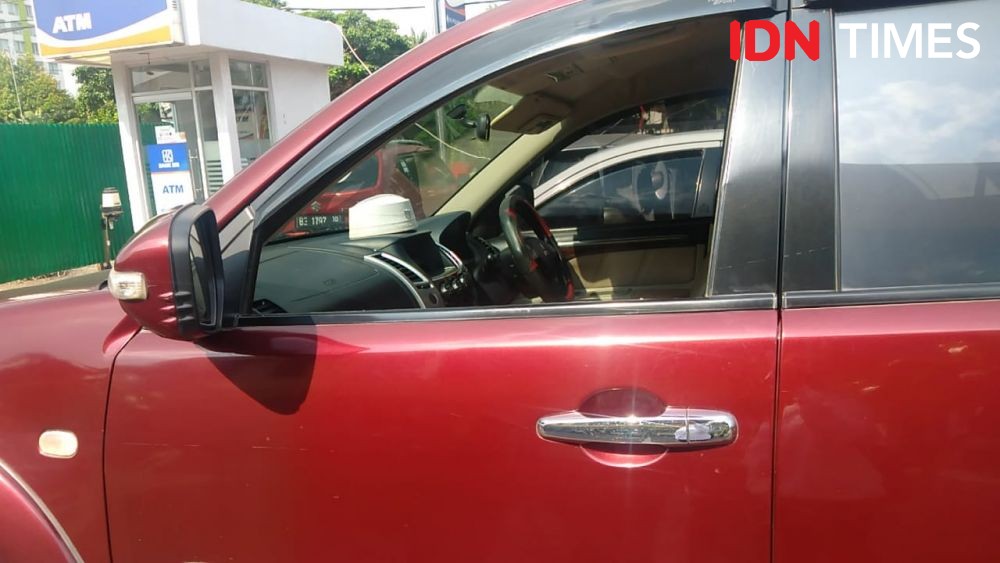 Bikin Geger! Pecatan PNS Nekat Pecah Kaca Mobil di Bandar Lampung