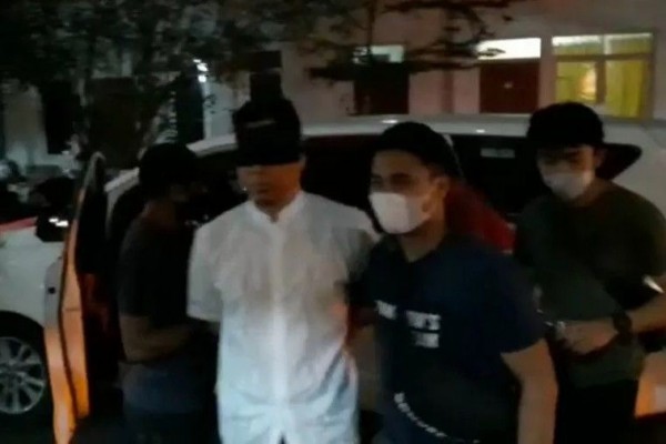 Tetangga Kaget Munarman Ditangkap Densus 88