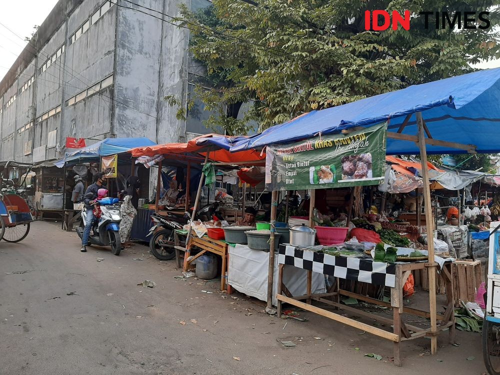 Potret Berburu Takjil di Pasar Lama Serang, Ada Makanan Favorit Sultan