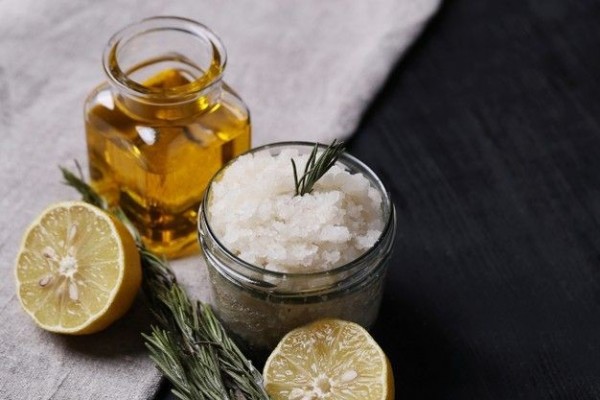 5 Hal yang Perlu Kamu Tahu sebelum Melakukan Salt Exfoliating