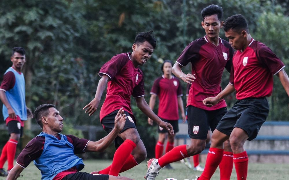 Jelang Derby, Suporter PSIS Semarang dan Persis Solo Bentangkan Spanduk Perdamaian