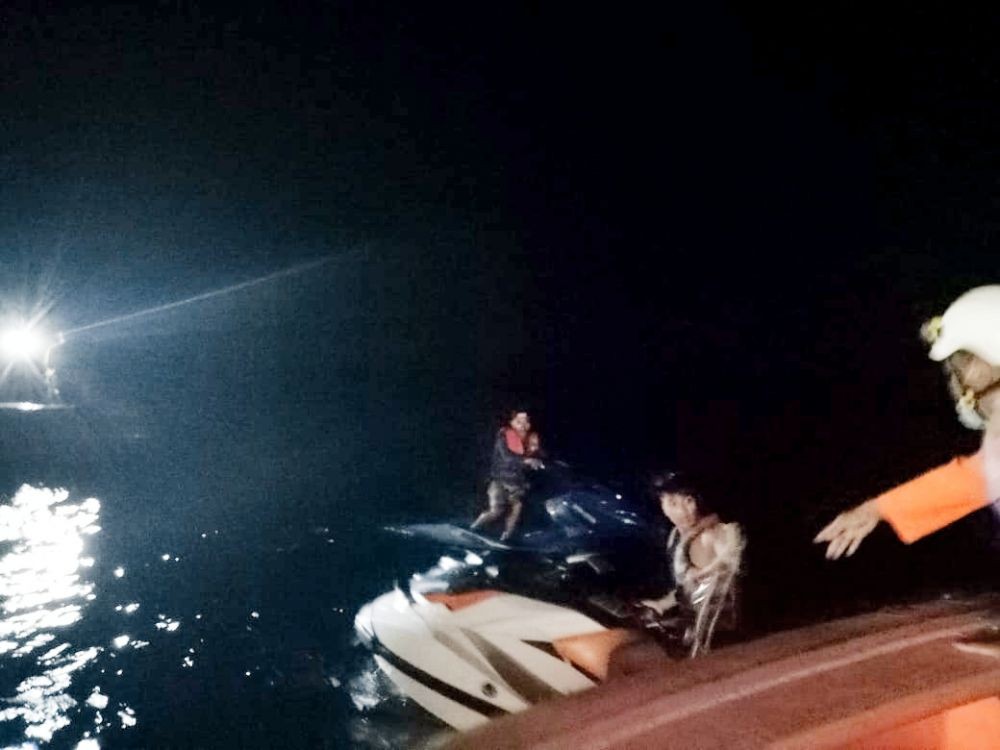 Kehabisan BBM, Dua Pengendara Jetski Terapung di Perairan Nusa Penida 