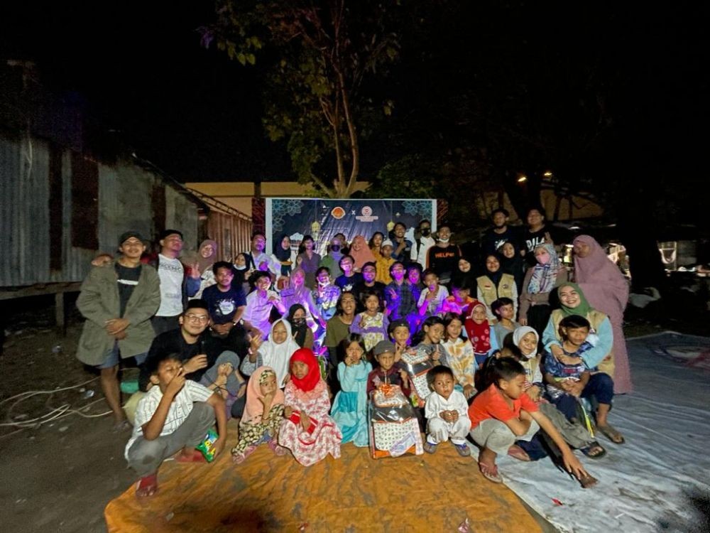 Warung Sedekah Makassar Buka Puasa Bersama Warga Kampung Pemulung