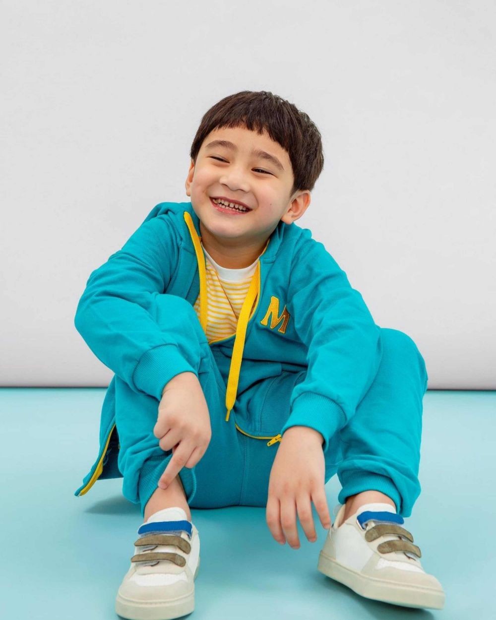 Sticker Line Rafathar 10 Pemotretan Rafathar - Gempi Jadi Model Mylk by Rafathar