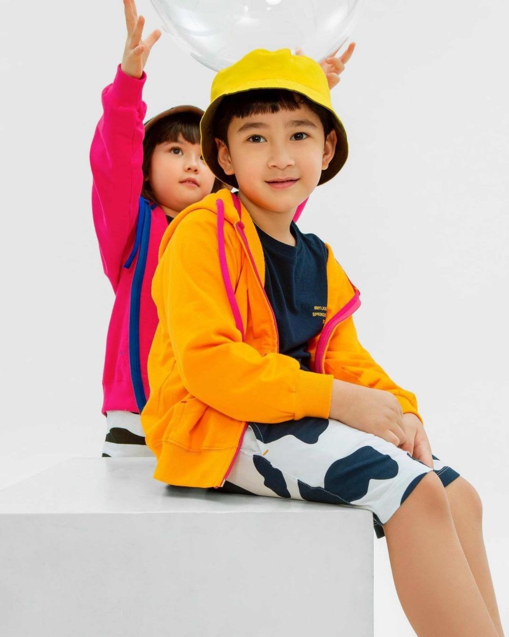 Sticker Line Rafathar 10 Pemotretan Rafathar - Gempi Jadi Model Mylk by Rafathar