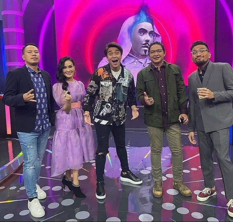 10 Potret Terbaru Pasha Ungu dari Rambut Klimis hingga Awut-awutan
