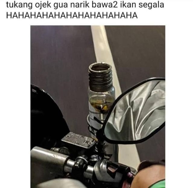 Potret Nyeleneh 10 Aksesori di Motor Ojek Online yang Kelewat Kreatif