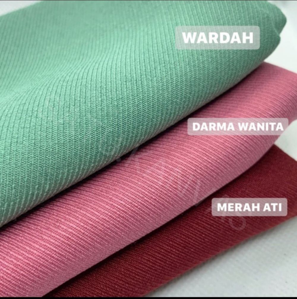 10 Potret Sebutan Warna Pakaian di Online Shop Ini Ngawur tapi Kocak!