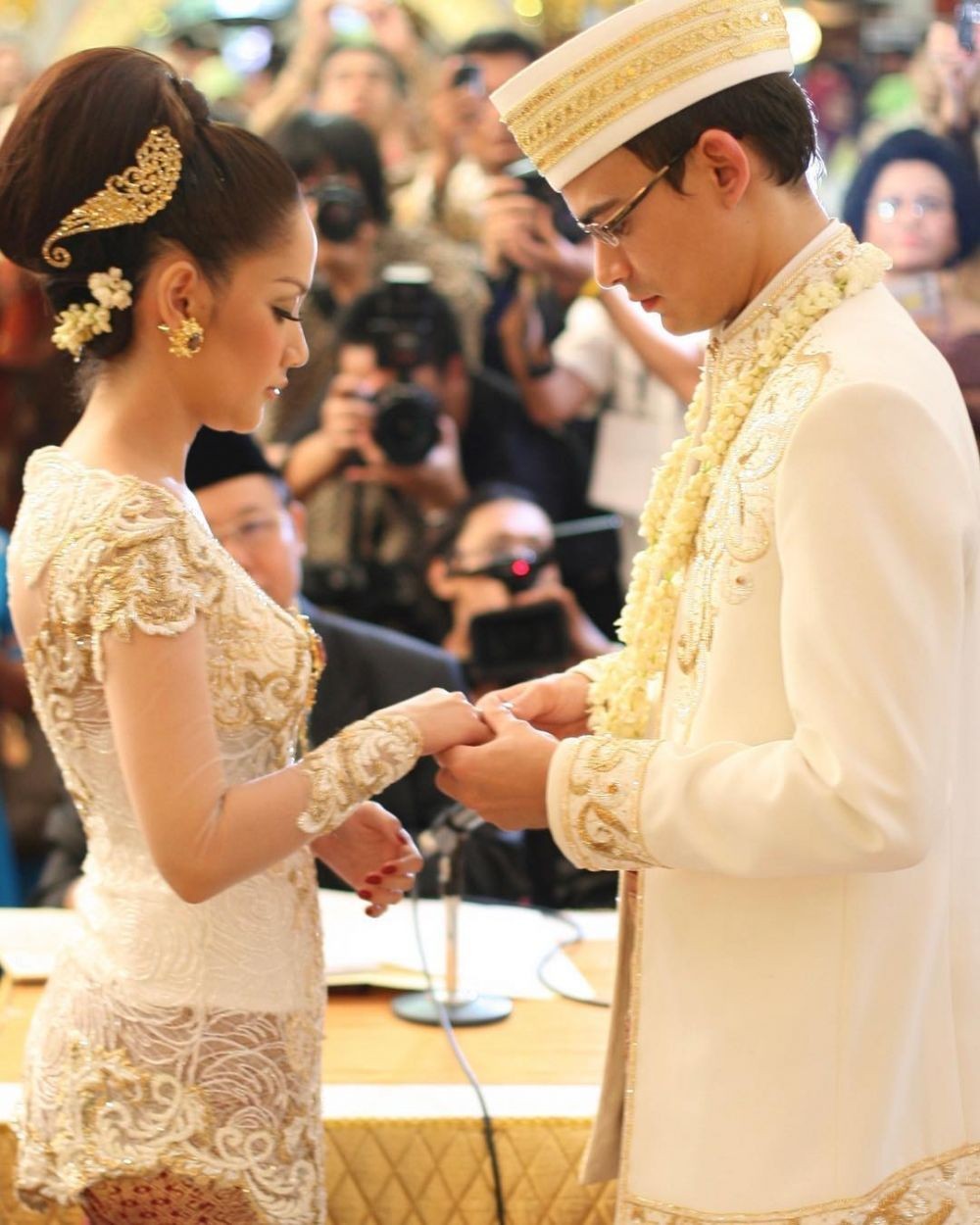 10 Potret Kenangan Momen Pernikahan Artis, Ada Dipisah Ajal