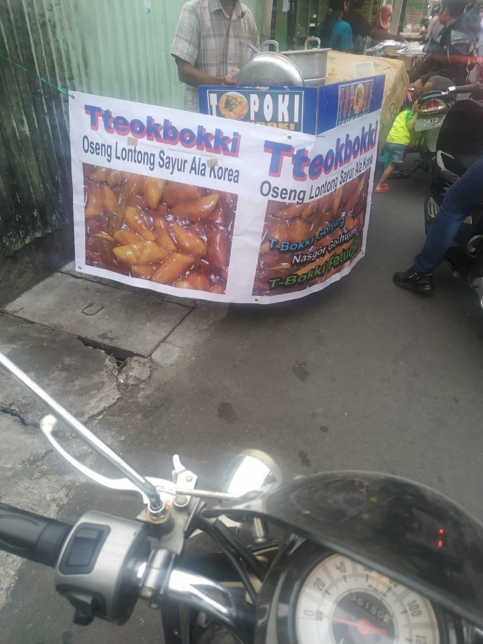 Ada-ada Aja! 10 Spanduk Penjual Takjil yang Kocak Pol