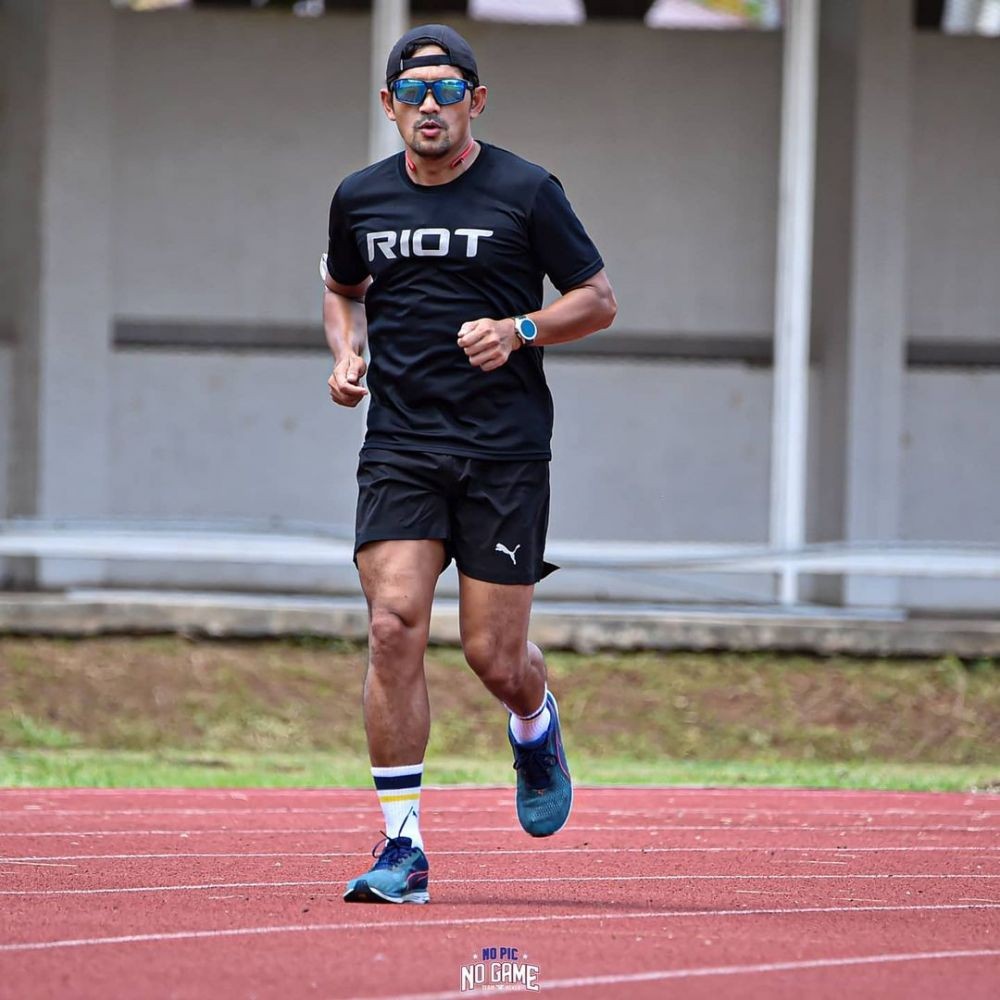 10 Potret Macho Ibnu Jamil yang Makin Sporty Usia 40 Tahun