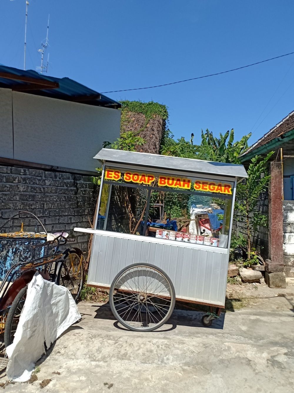 Ada-ada Aja! 10 Spanduk Penjual Takjil yang Kocak Pol