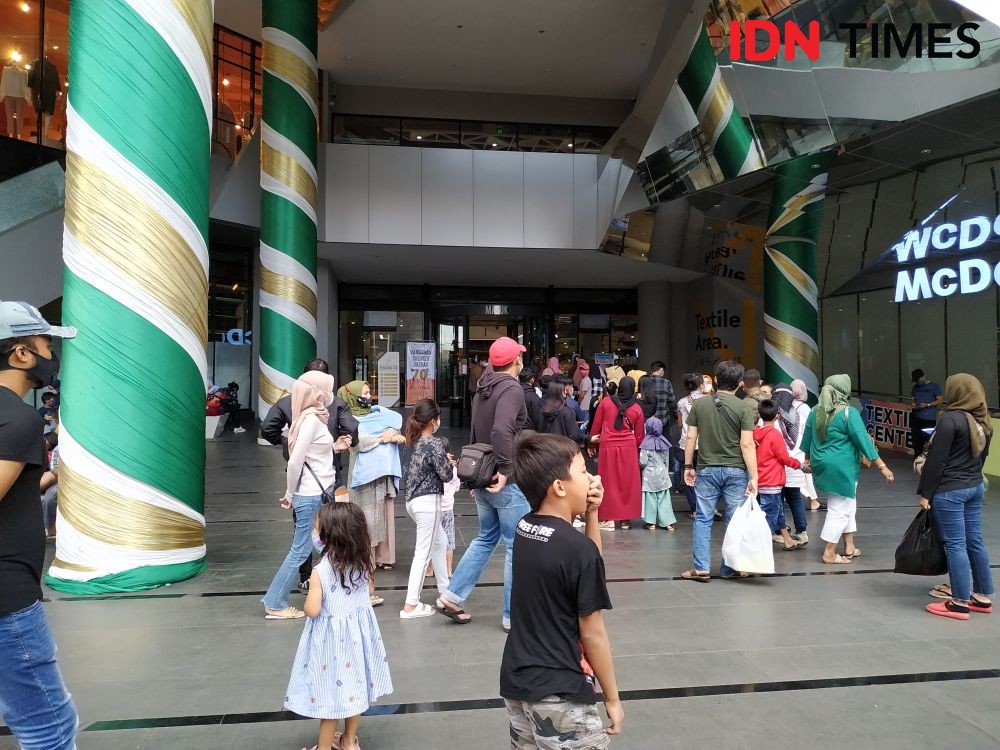 Potret Warga Bandung Berbelanja di Kings Mal Jelang Lebaran