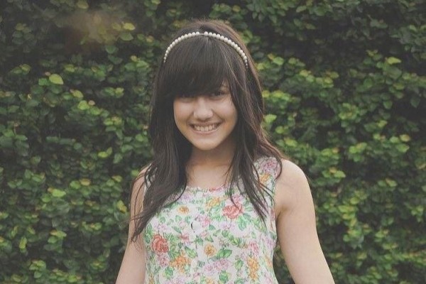 Belum Kenal Makeup, 10 Potret Jadul Artis Blasteran yang Imut Pol