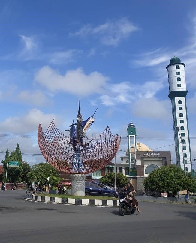 9 Alun-alun Populer di Indonesia yang Dikenal Angker, Pernah ke Sini?