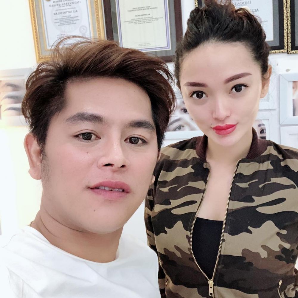 Cetar Semua! 10 Artis Terkenal Sulam Alis di Ahli yang Sama