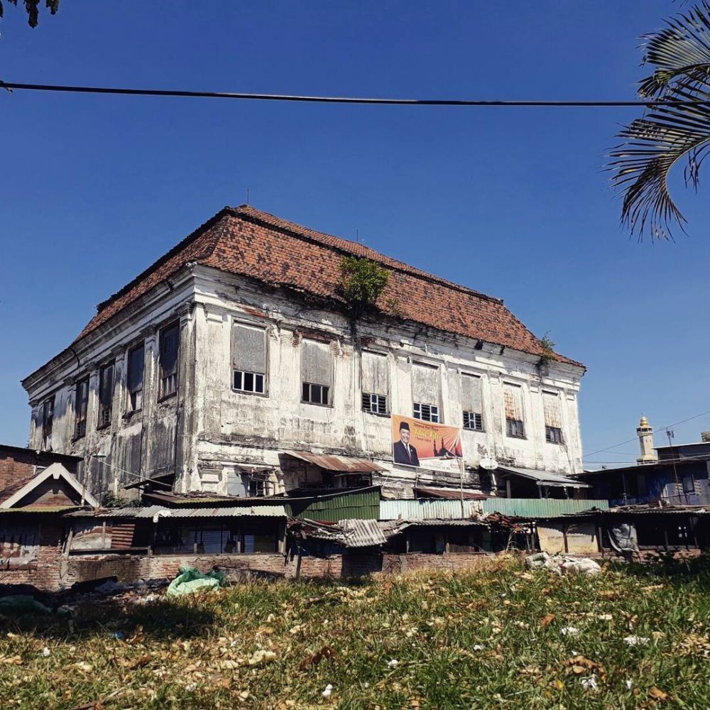 7 Rumah Terbengkalai Paling Angker di Indonesia, Ada Musik Mistis!