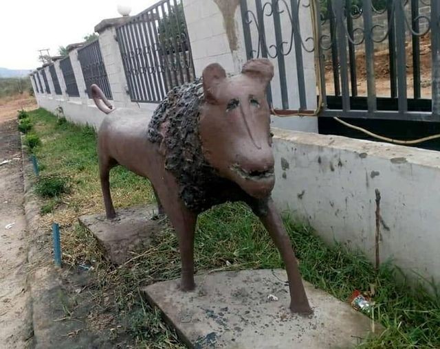 Ngarep Keren, 10 Potret Patung Ini Malah Jadi Bahan Ketawa!